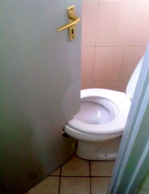 vicces lakásfotó fürdőszoba vécé wc
