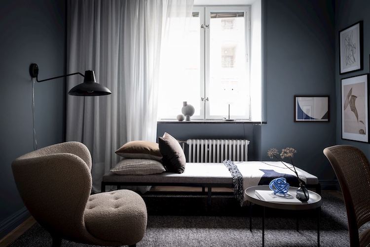 kék skandináv lakás őszi lakberendezés göteborgi lakás svéd nappali