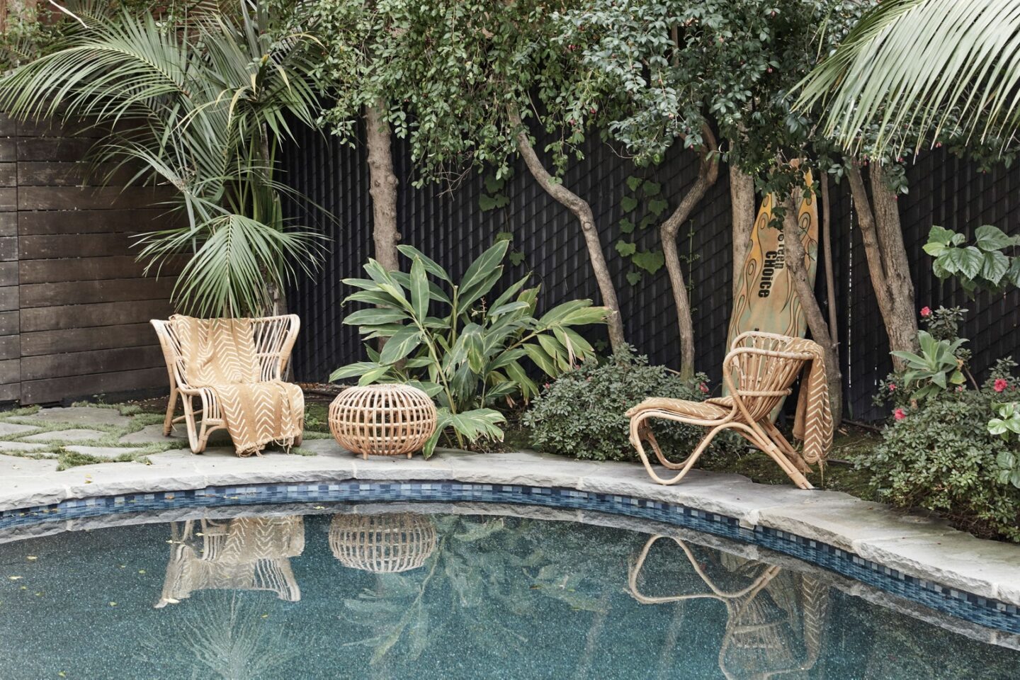 A Dawson és a haverok sztárjának otthona egész egyszerűen csodálatos – nézd meg James Van Der Beek és családja Beverly Hills-i házát! kert medence inspiráció