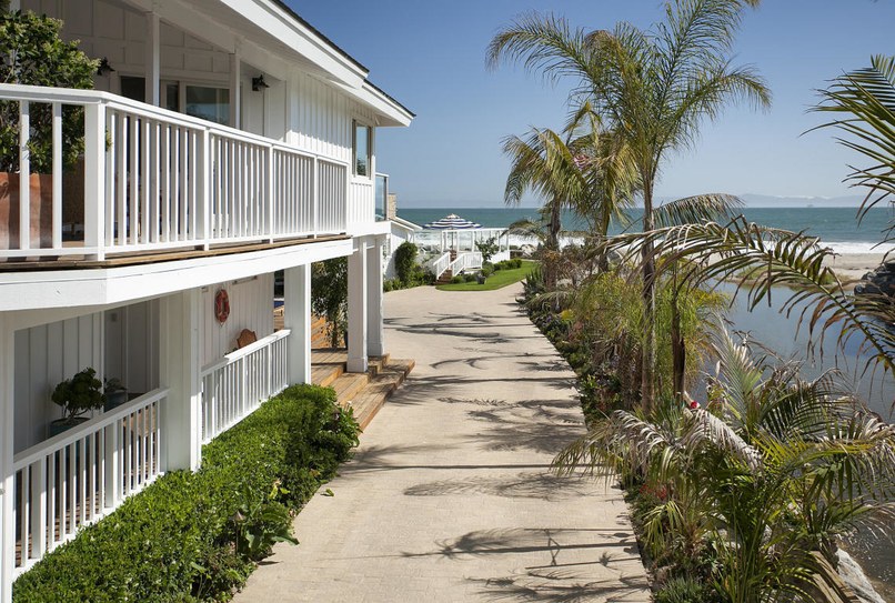 Egészen elképesztően néz ki Mila Kunis és Ashton Kutcher kaliforniai, a Santa Barbara-i tengerparton található háza – nézd be te is!