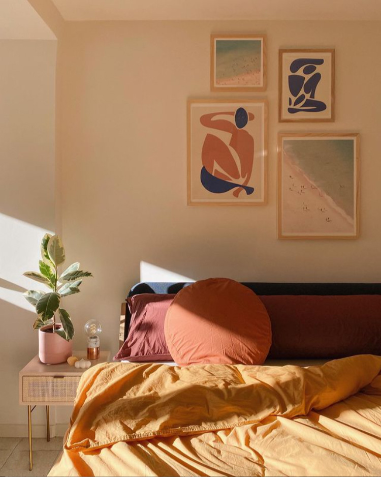 Ez a stílusos belga lakás remek inspiráció a modern eklektikus otthonhoz – és egy kreatív videót is kapsz mellé Csorba Anitától.
